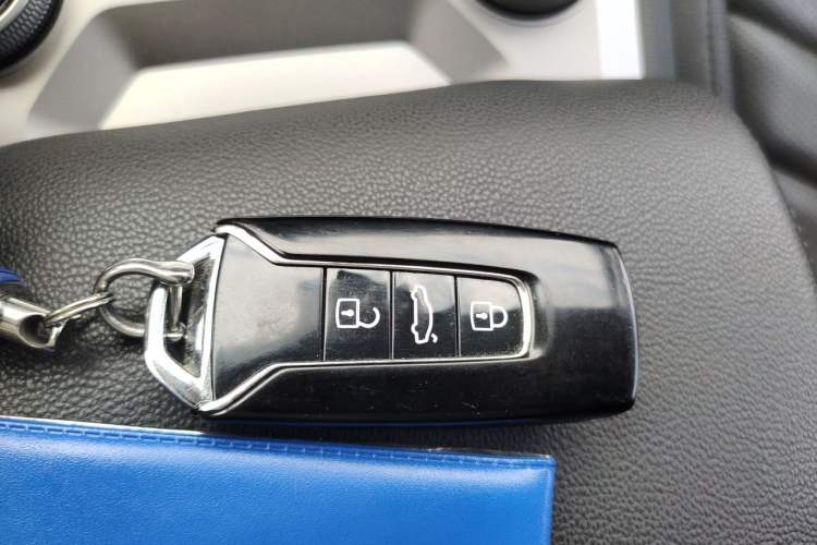 Used Volkswagen Touareg 2022 3.0 TSI Luxury Edition Black Diamond Sport Package Vehicle Key