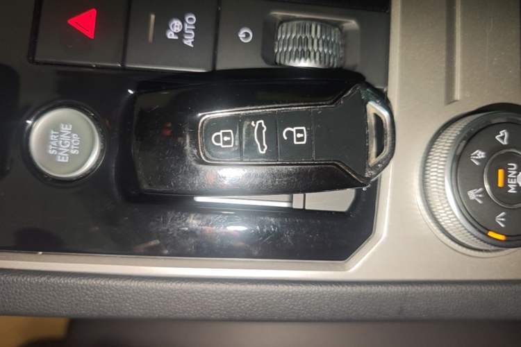 Used Volkswagen Touareg 2022 3.0 TSI Luxury Edition Black Diamond Sport Package Vehicle Key