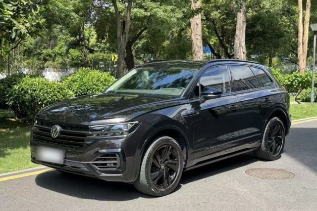 Używany Volkswagen Touareg 2022 3.0 TSI Luxury Edition Black Diamond Sport Package