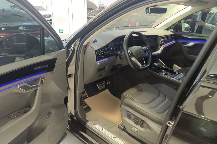 Used Volkswagen Touareg 2022 3.0 TSI Luxury Edition Black Diamond Sport Package Driver Seat
