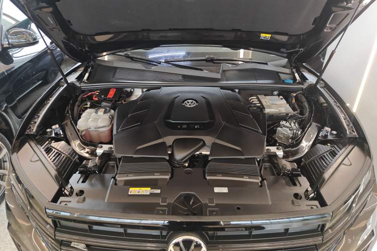 Used Volkswagen Touareg 2022 3.0 TSI Luxury Edition Black Diamond Sport Package Engine Bay