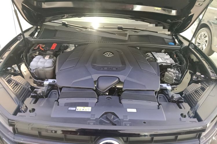 Used Volkswagen Touareg 2022 3.0 TSI Luxury Edition Black Diamond Sport Package Engine Bay