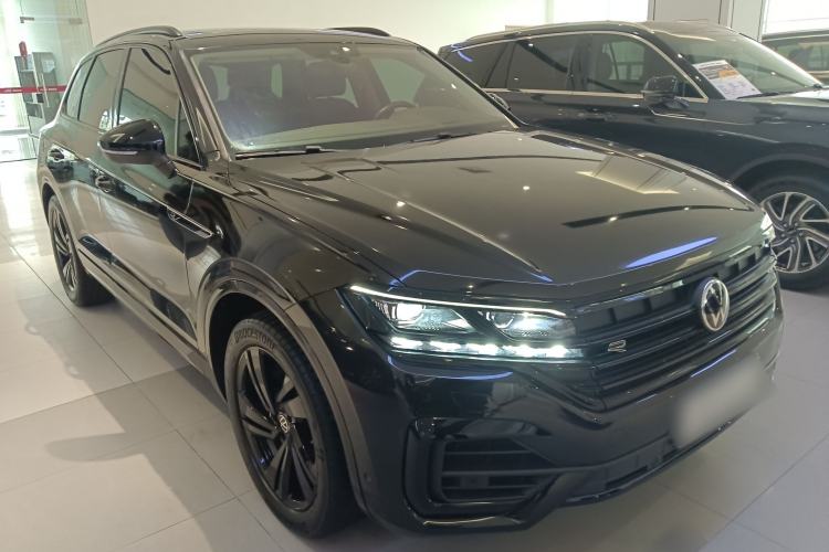 Used Volkswagen Touareg 2022 3.0 TSI Luxury Edition Black Diamond Sport Package Front Right 45 Deg