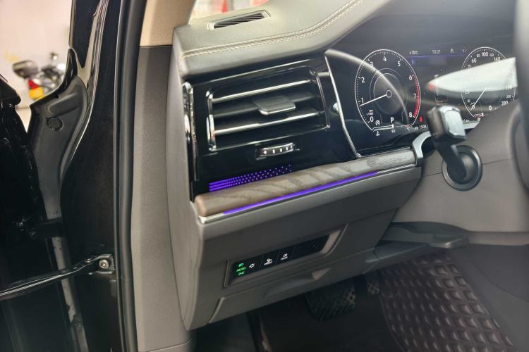 Used Volkswagen Touareg 2022 2.0 TSI RuiShang Edition Interior 10
