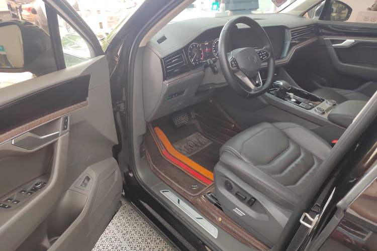 Used Volkswagen Touareg 2022 2.0 TSI RuiShang Edition Interior 2