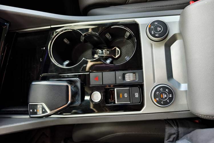 Used Volkswagen Touareg 2022 2.0 TSI RuiShang Edition Interior 6