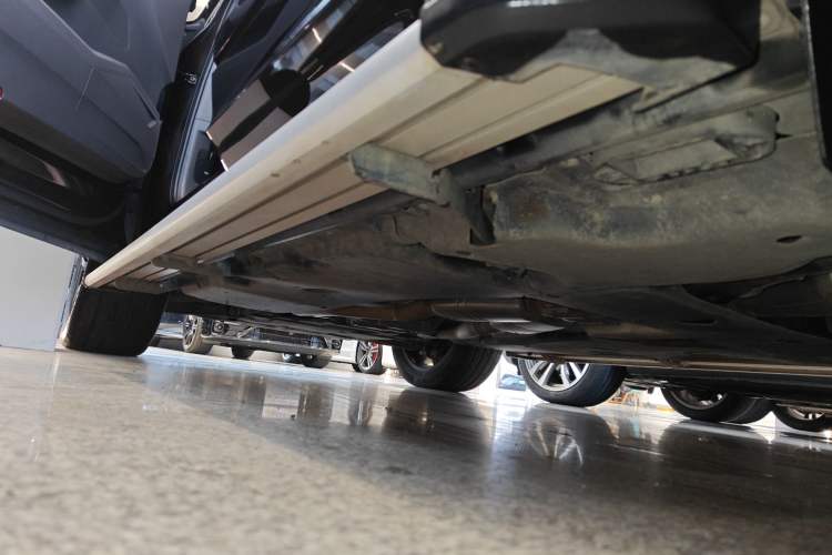 Used Volkswagen Touareg 2022 3.0 TSI Luxury Edition Black Diamond Sport Package Left Side Sill
