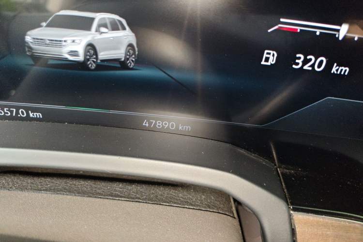 Used Volkswagen Touareg 2022 3.0 TSI Prestige Edition Classic Sport Package Odometer Close Up