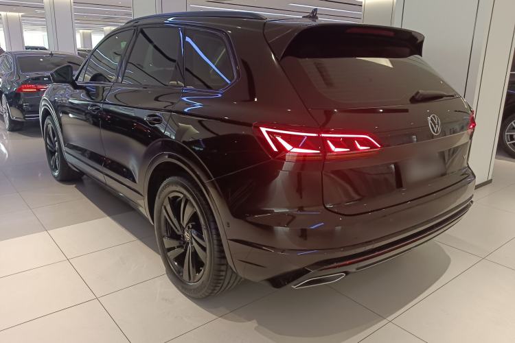 Used Volkswagen Touareg 2022 3.0 TSI Luxury Edition Black Diamond Sport Package Rear Left 45 Deg