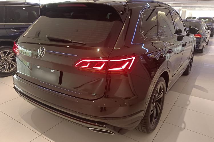 Used Volkswagen Touareg 2022 3.0 TSI Luxury Edition Black Diamond Sport Package Rear Right 45 Deg