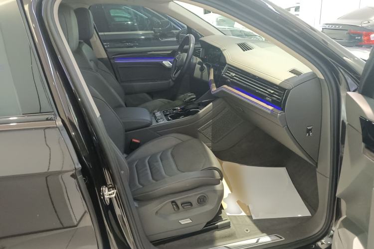 Used Volkswagen Touareg 2022 3.0 TSI Luxury Edition Black Diamond Sport Package Right Front Seat