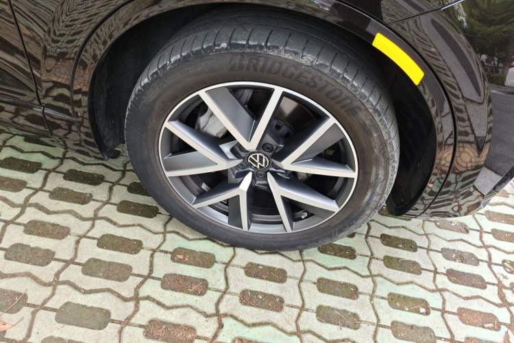 Used Volkswagen Touareg 2022 3.0 TSI Prestige Edition Classic Sport Package Right Front Wheel Hub