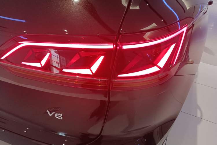 Used Volkswagen Touareg 2022 3.0 TSI Luxury Edition Black Diamond Sport Package Right Rear Taillight