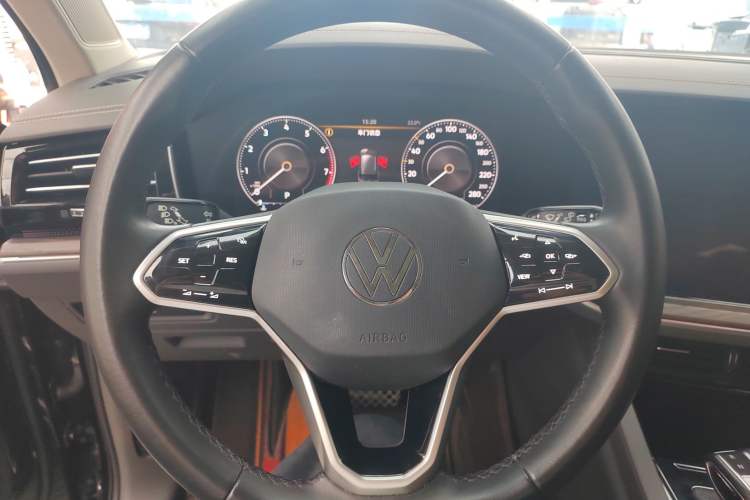 Used Volkswagen Touareg 2022 2.0 TSI RuiShang Edition Steering Wheel