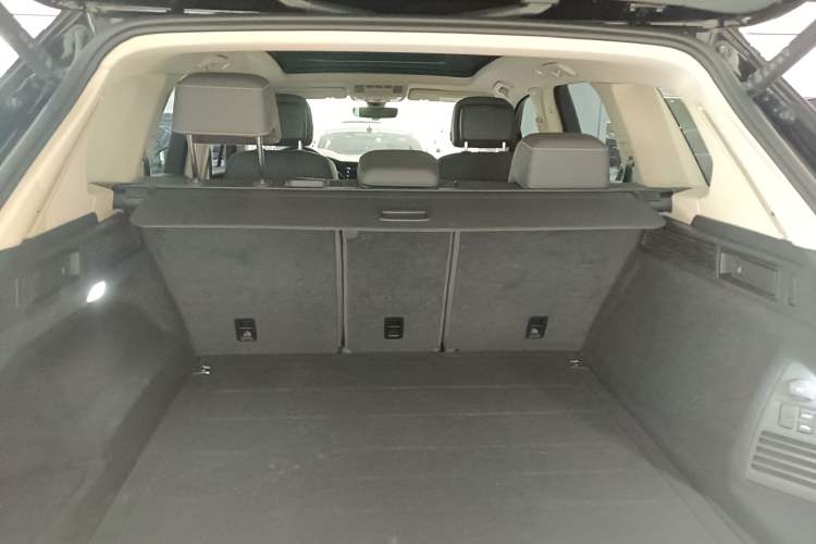 Used Volkswagen Touareg 2022 3.0 TSI Luxury Edition Black Diamond Sport Package Trunk
