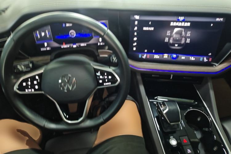 Used Volkswagen Touareg 2022 3.0 TSI Luxury Edition Black Diamond Sport Package Center Console