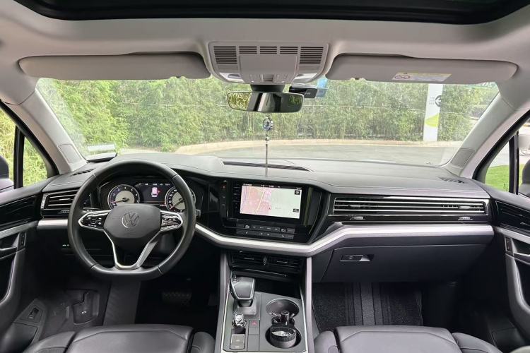 Used Volkswagen Touareg 2022 2.0 TSI Flagship Special Edition Center Console
