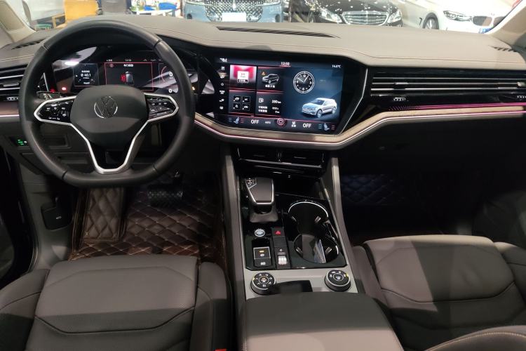 Used Volkswagen Touareg 2022 3.0 TSI Prestige Edition Classic Sport Package Center Console