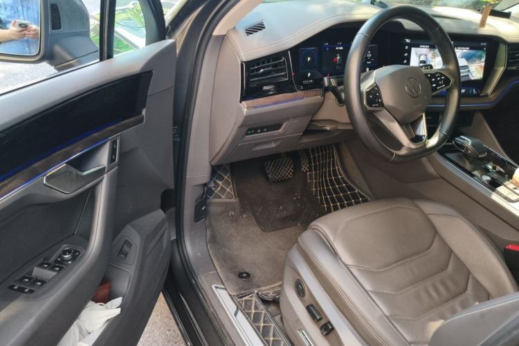 Used Volkswagen Touareg 2022 2.0 TSI RuiShang Edition Driver Seat