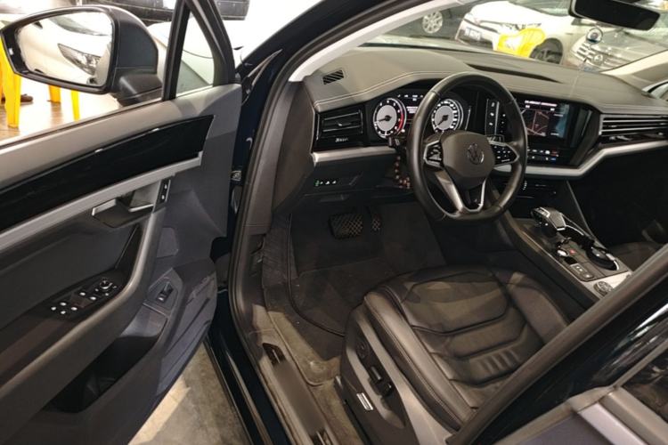 Used Volkswagen Touareg 2022 2.0 TSI Flagship Special Edition Driver Seat