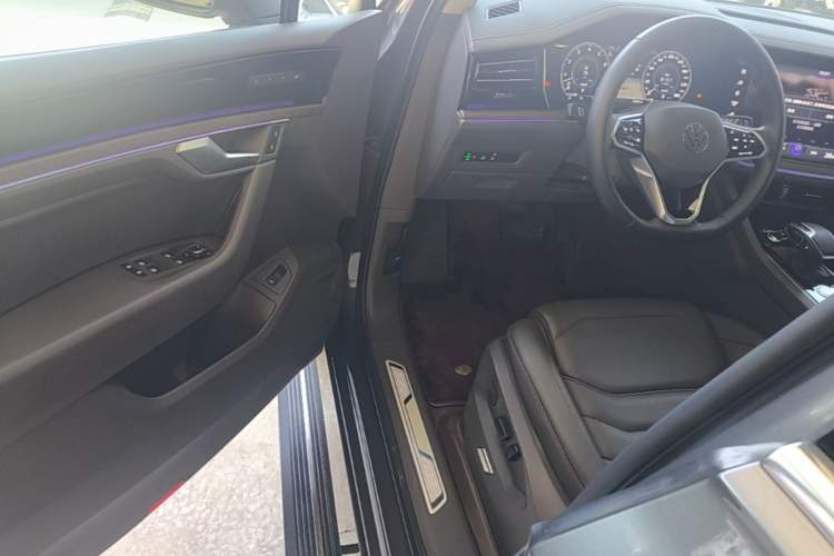 Used Volkswagen Touareg 2022 3.0 TSI Prestige Edition Classic Sport Package Driver Seat