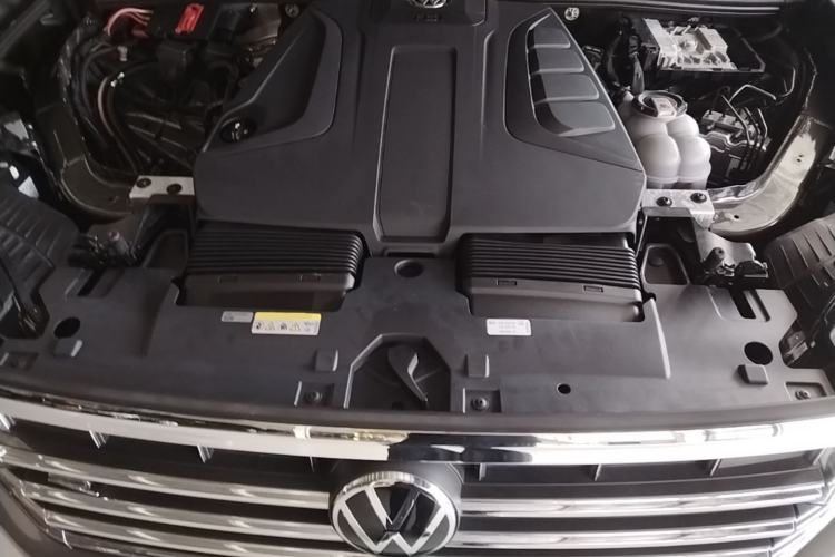 Used Volkswagen Touareg 2022 2.0 TSI RuiShang Edition Engine Bay