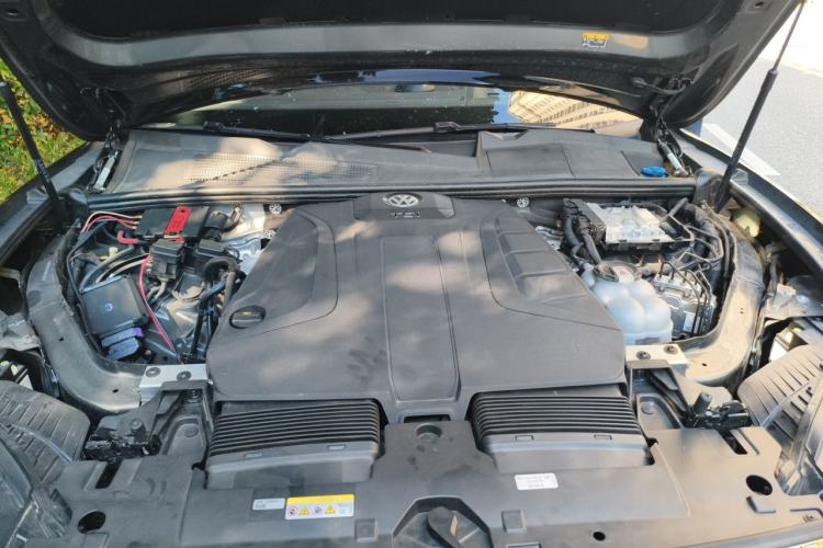 Used Volkswagen Touareg 2022 2.0 TSI RuiShang Edition Engine Bay