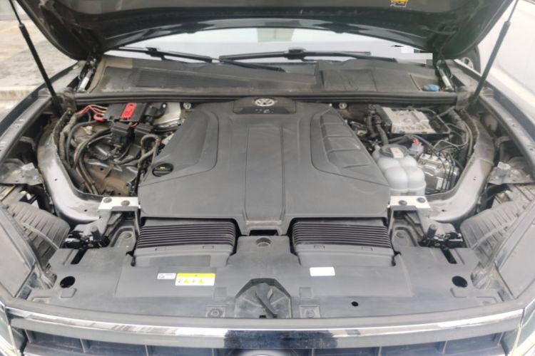 Used Volkswagen Touareg 2022 2.0 TSI RuiShang Edition Engine Bay