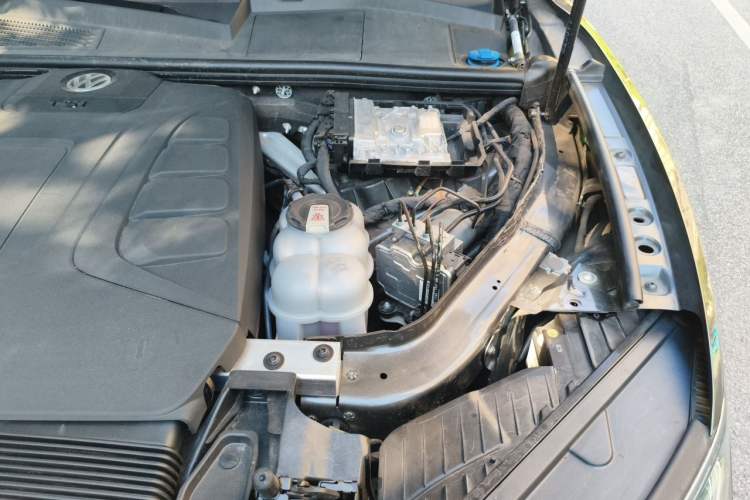 Used Volkswagen Touareg 2022 2.0 TSI RuiShang Edition Engine Bay Left