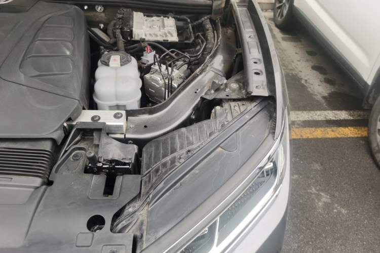 Used Volkswagen Touareg 2022 2.0 TSI RuiShang Edition Engine Bay Left