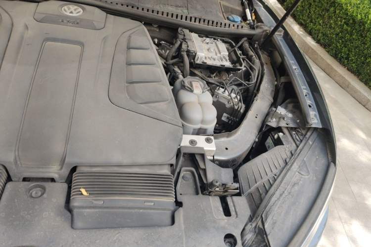 Used Volkswagen Touareg 2022 2.0 TSI RuiShang Edition Engine Bay Left