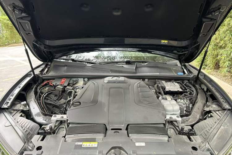Used Volkswagen Touareg 2022 2.0 TSI Flagship Special Edition Engine Bay