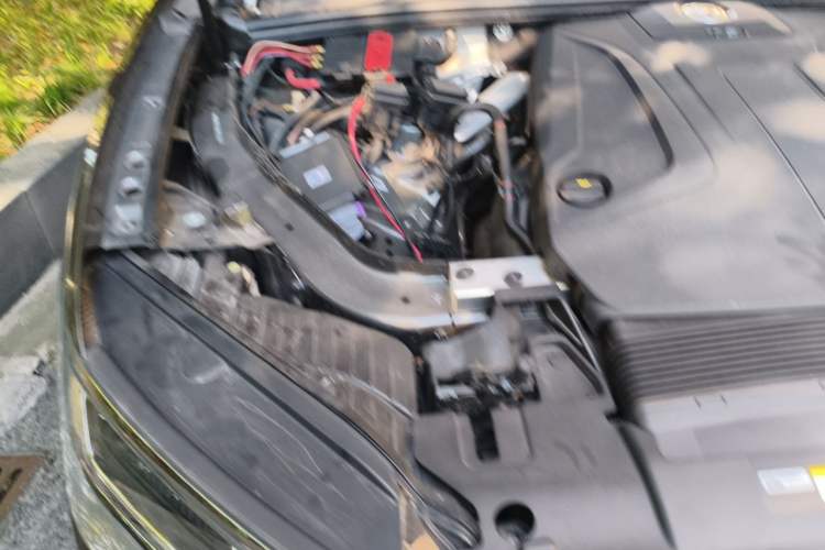 Used Volkswagen Touareg 2022 2.0 TSI RuiShang Edition Engine Bay Right