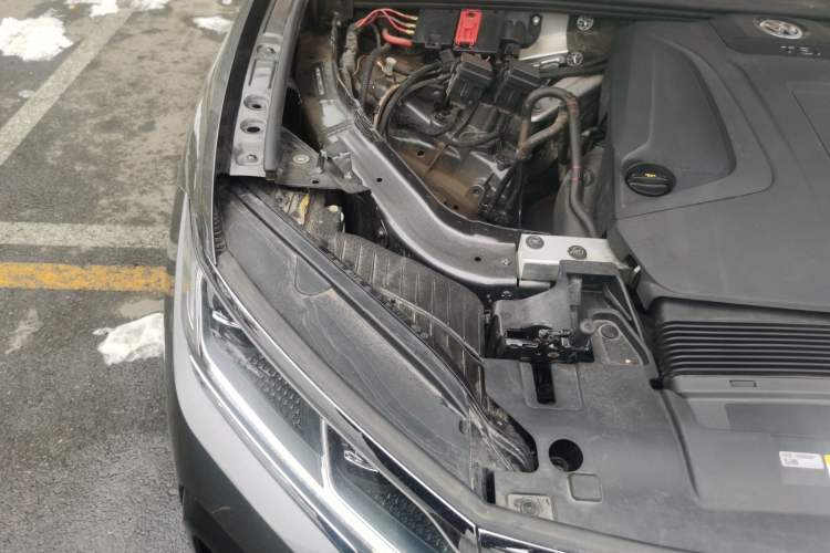 Used Volkswagen Touareg 2022 2.0 TSI RuiShang Edition Engine Bay Right