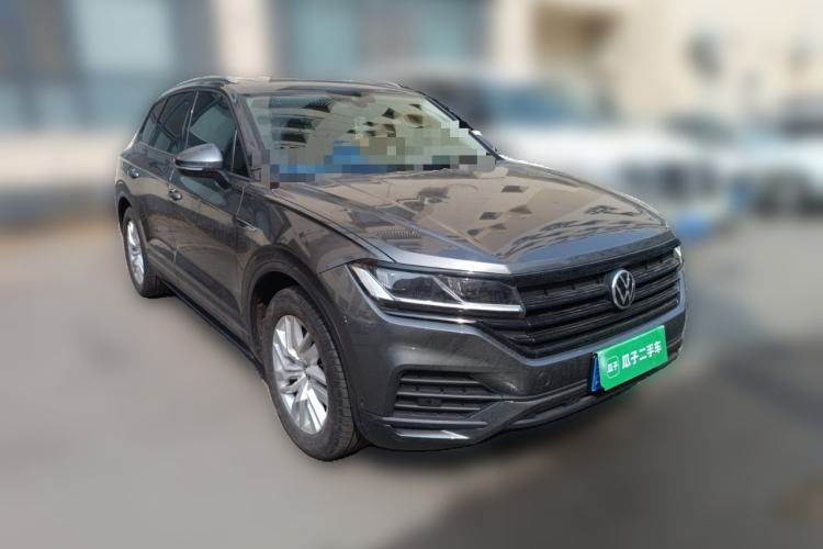 Used Volkswagen Touareg 2022 2.0 TSI Flagship Special Edition Front Right 45 Deg