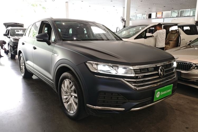 Used Volkswagen Touareg 2022 2.0 TSI Flagship Special Edition Front Right 45 Deg