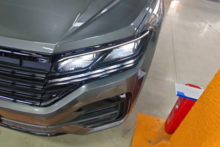 Used Volkswagen Touareg 2022 3.0 TSI Luxury Edition Black Diamond Sport Package Left Front Headlight
