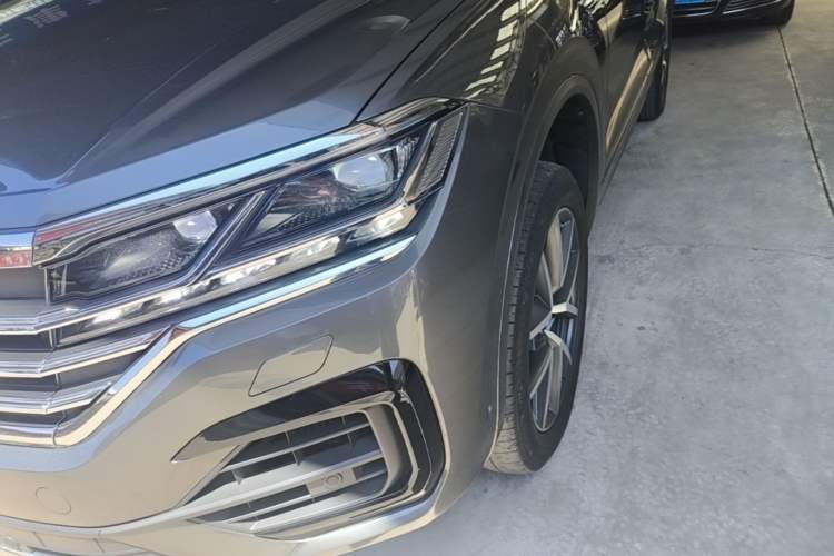 Used Volkswagen Touareg 2022 3.0 TSI Prestige Edition Classic Sport Package Left Front Headlight