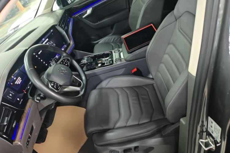 Used Volkswagen Touareg 2022 3.0 TSI Luxury Edition Black Diamond Sport Package Left Front Seat