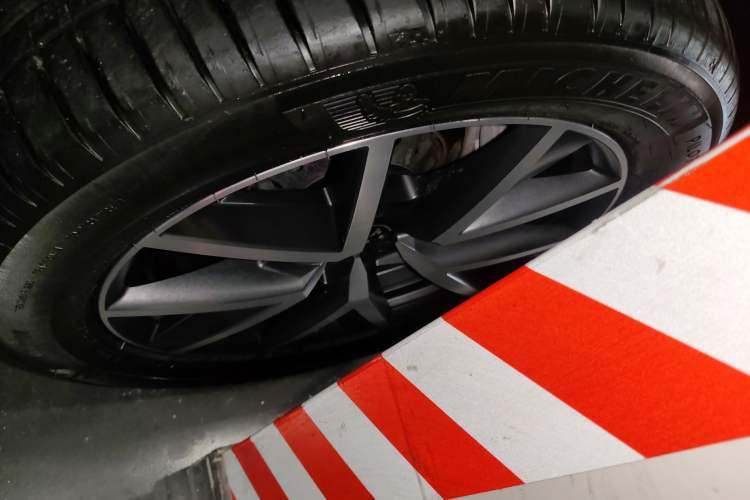 Used Volkswagen Touareg 2022 3.0 TSI Prestige Edition Classic Sport Package Left Front Wheel Hub