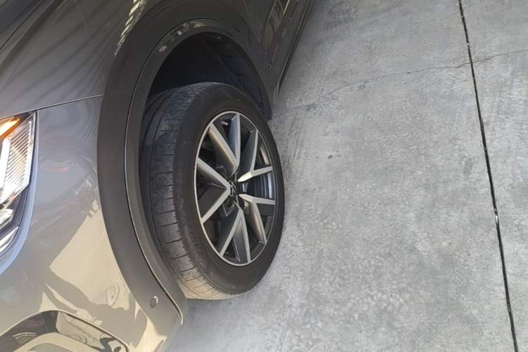 Used Volkswagen Touareg 2022 3.0 TSI Prestige Edition Classic Sport Package Left Front Wheel Hub