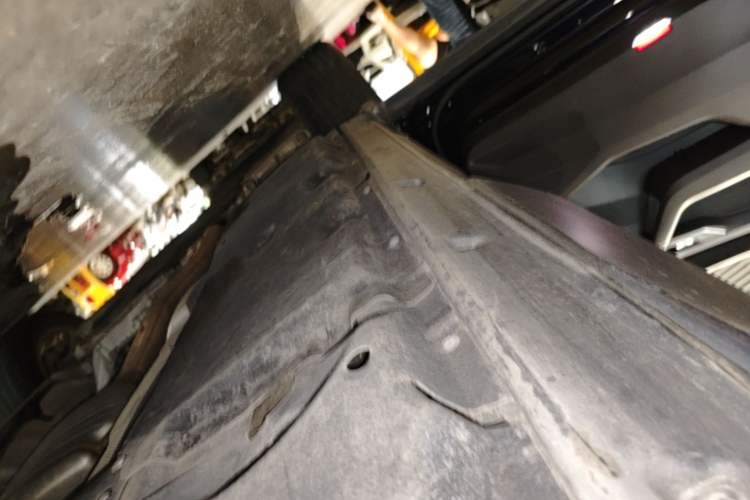 Used Volkswagen Touareg 2022 2.0 TSI Flagship Special Edition Left Side Sill