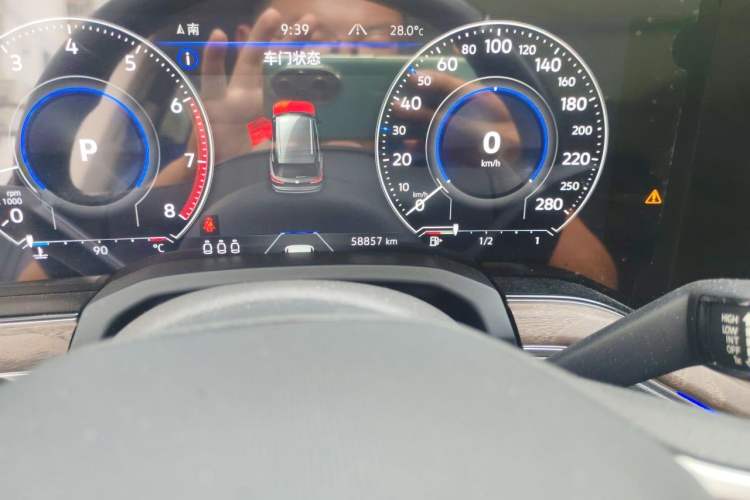 Used Volkswagen Touareg 2022 2.0 TSI RuiShang Edition Odometer Close Up