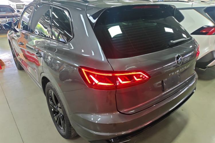 Used Volkswagen Touareg 2022 3.0 TSI Luxury Edition Black Diamond Sport Package Rear Left 45 Deg