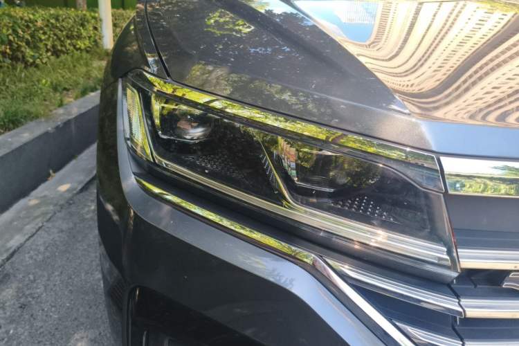 Used Volkswagen Touareg 2022 2.0 TSI RuiShang Edition Right Front Headlight