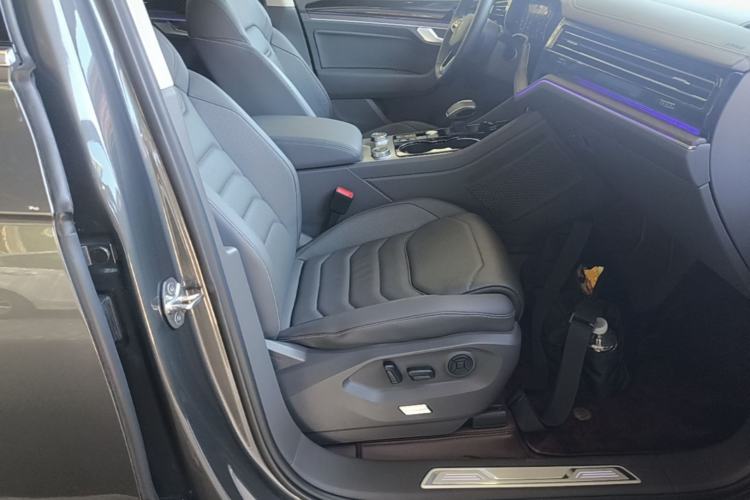 Used Volkswagen Touareg 2022 3.0 TSI Prestige Edition Classic Sport Package Right Front Seat