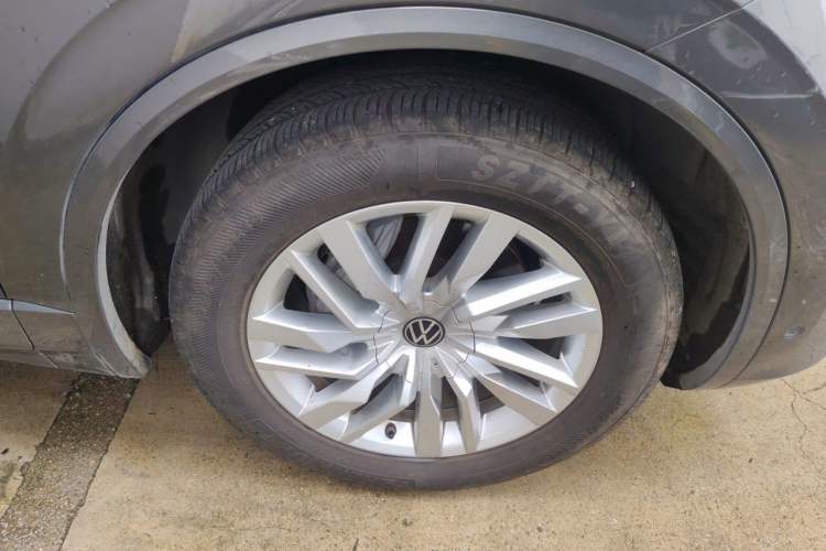 Used Volkswagen Touareg 2022 2.0 TSI RuiShang Edition Right Front Wheel Hub