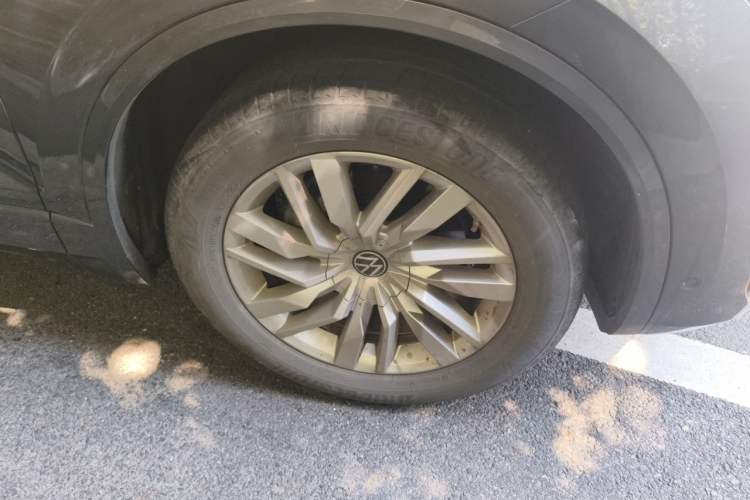 Used Volkswagen Touareg 2022 2.0 TSI RuiShang Edition Right Front Wheel Hub