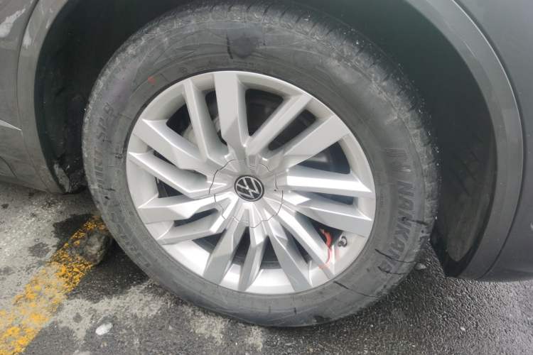 Used Volkswagen Touareg 2022 2.0 TSI RuiShang Edition Right Front Wheel Hub