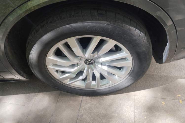 Used Volkswagen Touareg 2022 2.0 TSI RuiShang Edition Right Front Wheel Hub